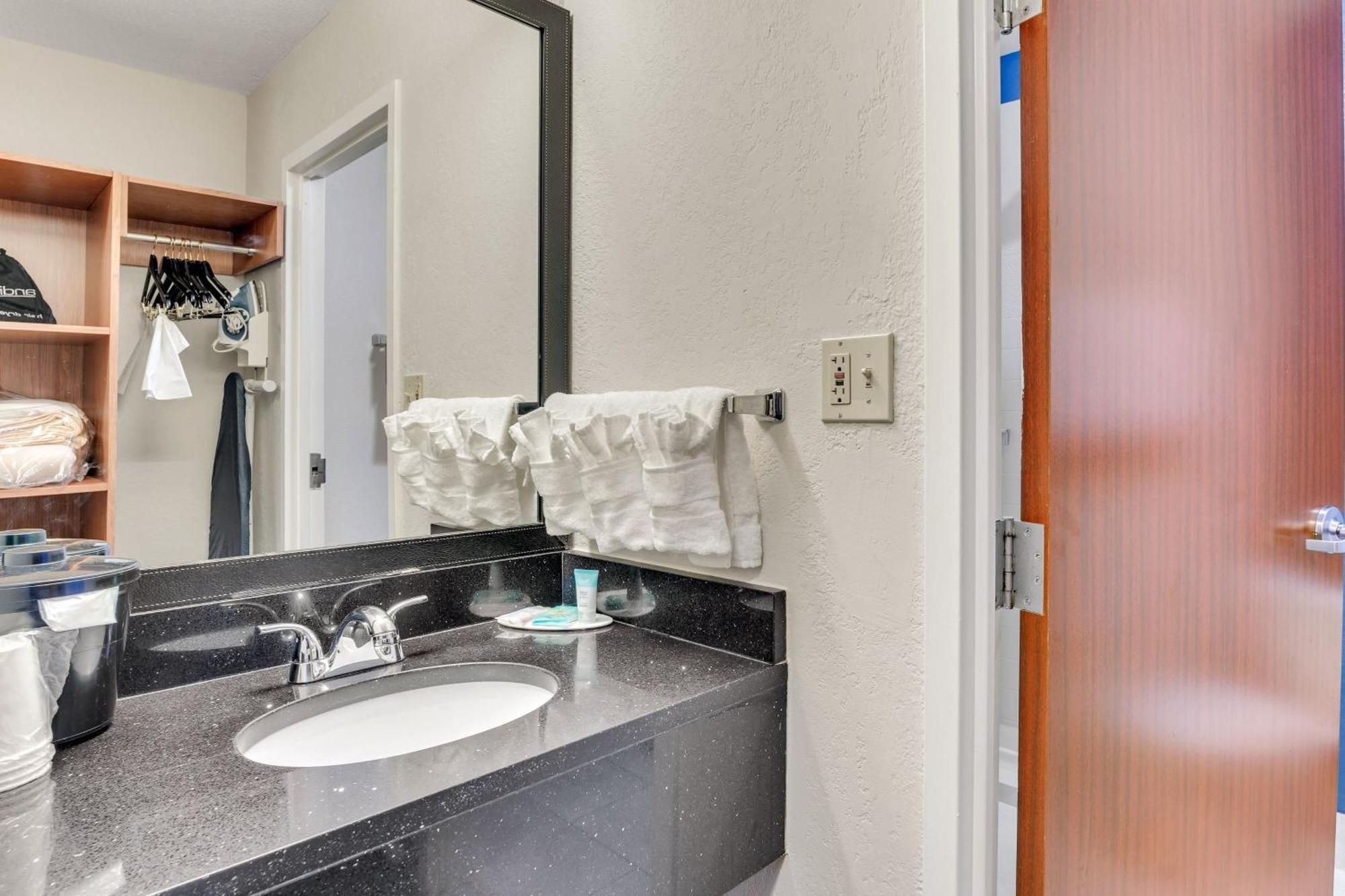 Fairfield Inn & Suites Фредериксберг Экстерьер фото